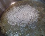 Foto del passaggio 3 della ricetta Risotto parmigiano e noci