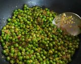 A picture of step 5 of Green Peas Ghughuni.