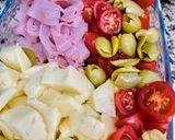 Foto del paso 1 de la receta: CANASTITAS DE JAMÓN COCIDO Y QUESO CON TOMATE Y ACEITUNAS 🍖🧀🍅🫒