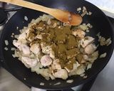 Une image de l'étape 8 de Filet de poulet aux tomates, épices, coriandre et jus de rhubarbe rose.