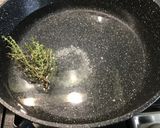 Une image de l'étape 1 de Poêlée de chou romanesco à la crème et emmental.