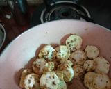 कच्चे केले की सब्जी (kacche kele ki sabzi recipe in Hindi) रेसिपी चरण 3 फोटो