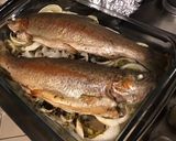 Une image de l'étape 6 de Truites saumonées aux oignons doux d Italie et aromates de la mer.