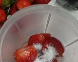 Foto langkah ke 2 dari resep Ice Strawberry Tea.
