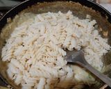 A picture of step 8 of White sauce pasta.