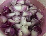 A picture of step 1 of Malai pyaaz ki Rajasthani sabji.