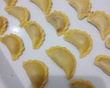 Foto langkah ke 4 dari resep Pastel Abon mini.