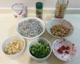 魩仔魚炒蒜味花生的食譜步驟1照片