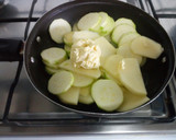 Foto del paso 2 de la receta: Tortilla de patata y calabacín