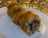 Foto langkah ke 7 dari resep Salmon sushi roll.