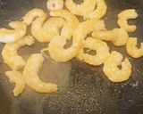 Foto del paso 2 de la receta: Wok de quinoa y camarones