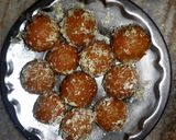 बिस्कुट बॉल लड्डू (biscuit ball ladoo recipe in Hindi) रेसिपी चरण 5 फोटो