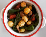 Foto del paso 6 de la receta: Salteado de patatas especiadas, chistorra y pimientos padrón