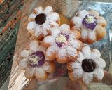 Foto langkah ke 8 dari resep Donat bunga.