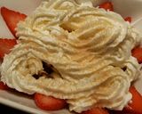 Foto del paso 5 de la receta Cocktail de fresas y frutas con nata