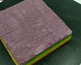 Foto langkah ke 5 dari resep Rainbow cake roll mini.