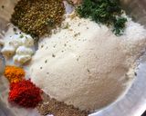 करेला की छिलकेकी  मठरी(karela ki chilke ki mathri recipe in hindi) रेसिपी चरण 2 फोटो