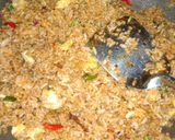 Foto langkah ke 4 dari resep Nasi goreng praktis.