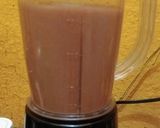 A picture of step 2 of Banana Smoothie with Oats and Chocolate.