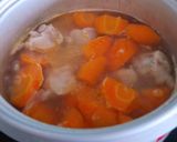 Hình bước làm 2 của món Canh ĐUÔI HEO nấu với cà rốt 🥕