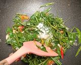 Foto langkah ke 3 dari resep Tumis Kangkung.