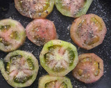 Foto del paso 3 de la receta: Desayuno Arepa con tomate y aguacate