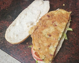 Foto del paso 4 de la receta: Bocadillo de tortilla vaga de papas de paquete y jamón serrano con lechuga, tomate y aguacate