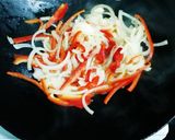 Foto del paso 2 de la receta: Fajitas de hígado con cebolla y morrón acompañadas con arroz
