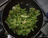 Foto langkah ke 3 dari resep Tumis Pare Teri.