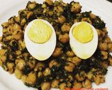 Foto del paso 9 de la receta Garbanzos con espinacas y huevo duro