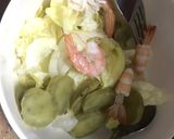 Hình bước làm 2 của món Salad trộn tôm khoai lanb