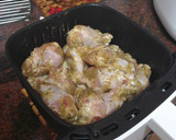 Foto del paso 2 de la receta: Jamoncitos de pollo adobados y asados en freidora de aire con salsa de Cola-Cola y papas fritas