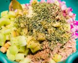 A picture of step 2 of Garbanzo and Tuna Salad.