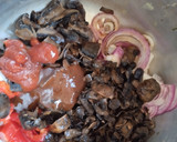 Foto del paso 1 de la receta: Sándwich🧅🥖🌶️de champiñones con pimiento, cebolla y salsa bbq🧀🍯🍄