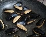 Foto del passaggio 2 della ricetta Spaghetti al pomodoro con cozze ripiene