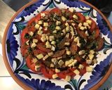 Une image de l'étape 5 de Salade de tomates au bleu de Gers,persil et crème de balsamique.