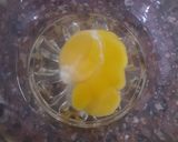 A picture of step 1 of Desi omelette.