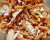 Foto del paso 2 de la receta: Fusilli de lentejas rojas con bonito al aroma de la albahaca