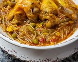 Foto del paso 3 de la receta: Guiso con fideos de arroz y alitas de pollo