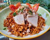 Hình bước làm 2 của món Mì tương đen trộn thịt chả