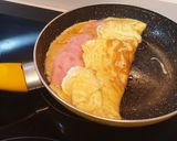 Foto del paso 4 de la receta: Tortilla francesa con jamón de York y rulo de cabra