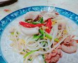 Hình bước làm 3 của món Lòng lợn xào hẹ giá đỗ