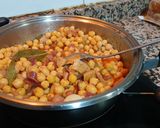 Foto del paso 4 de la receta: Garbanzos de bote con Callos en Salsa