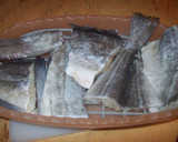 Foto del paso 2 de la receta: Bacalao en salsa de tomate y vino moscatel