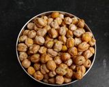A picture of step 1 of Dry chana massala.