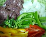 Hình bước làm 1 của món Gan heo xào ớt chuông