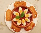 Foto del paso 9 de la receta: Huevos duros  con sofrito de tomate y pan frito