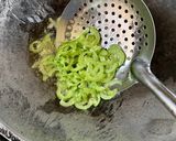 Gambar langkah 3 resipi Sambal Garing Bilis dan Petola Ular.