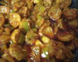 A picture of step 2 of Kachre Mirchi ki sabji.