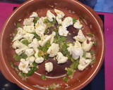 Foto del paso 2 de la receta: Arroz con anchoas y coliflor al horno